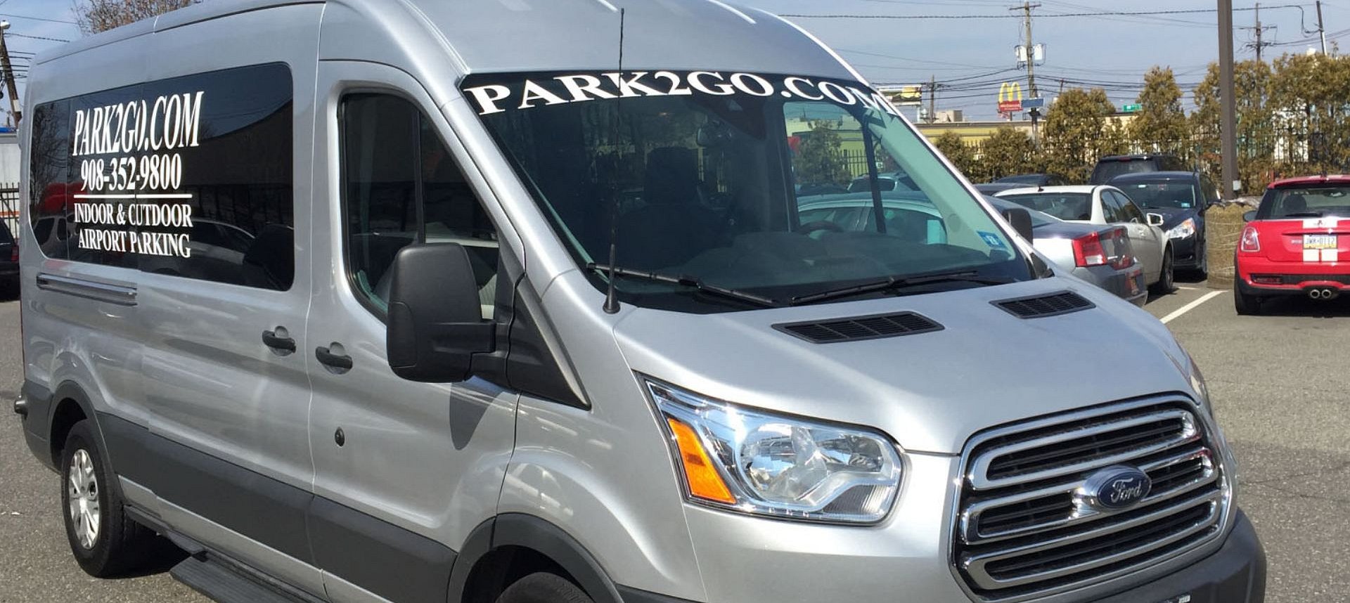 park2go-short-term-parking-newark-airport-branded-van-image